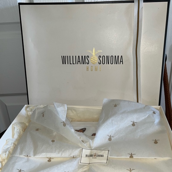 Williams Sonoma Golden Brown Butterflies - placemats and napkins. - Picture 6 of 7